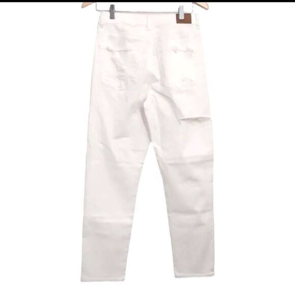 American Eagle White Ripped Mom Jeans Size 8 or W29 Short - Picture 3 of 9